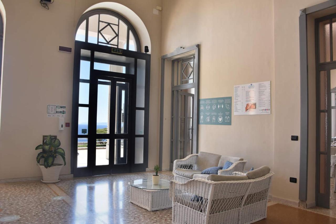 Albergo Palazzo Санта-Чезареа-Терме Экстерьер фото