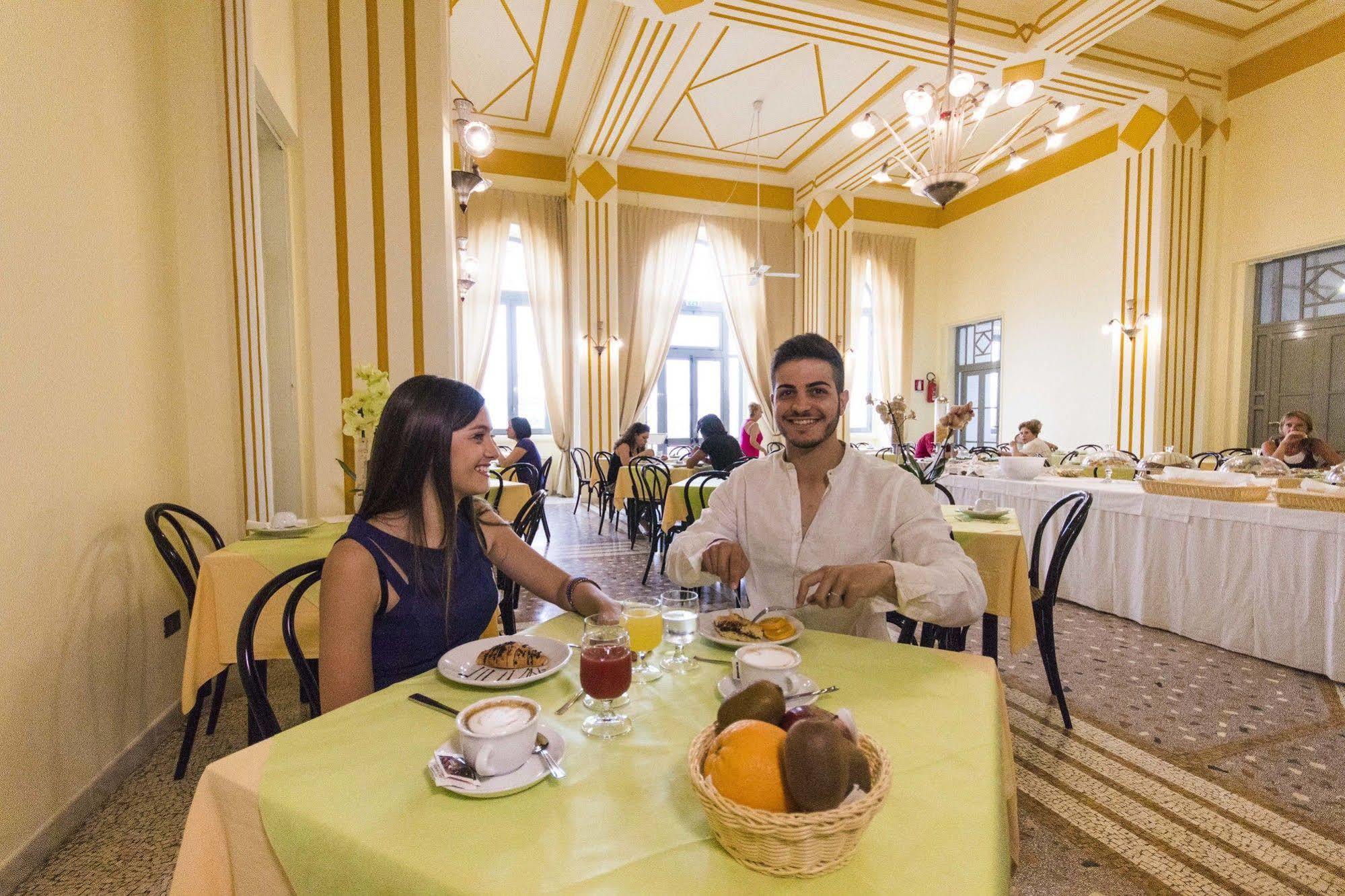 Albergo Palazzo Санта-Чезареа-Терме Экстерьер фото
