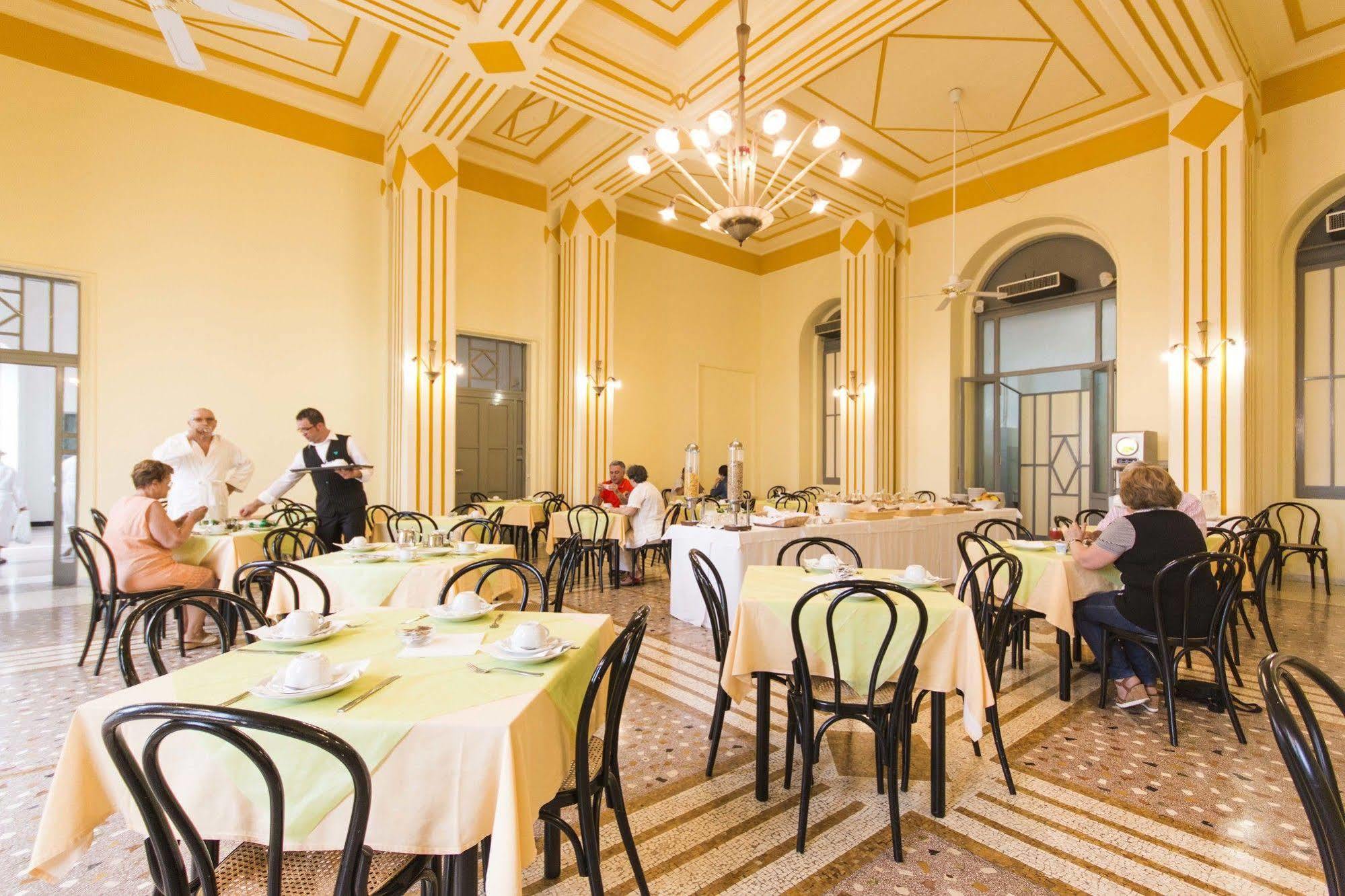 Albergo Palazzo Санта-Чезареа-Терме Экстерьер фото