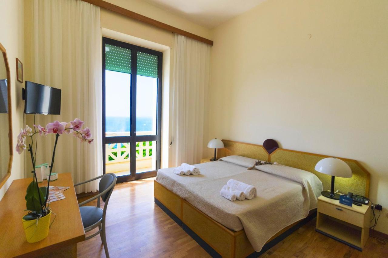 Albergo Palazzo Санта-Чезареа-Терме Экстерьер фото