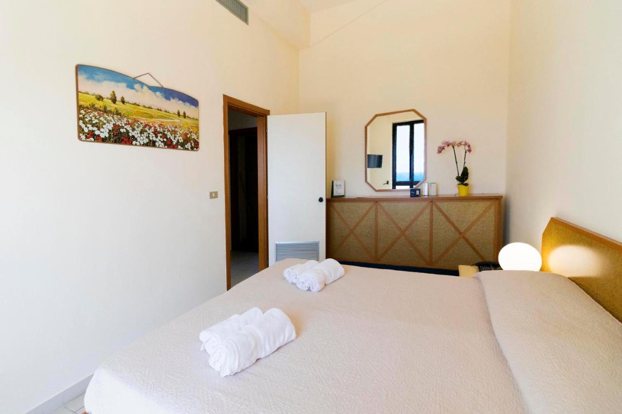 Albergo Palazzo Санта-Чезареа-Терме Экстерьер фото